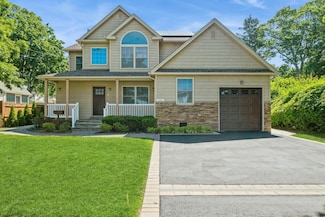 413 Robyn Place, East Meadow, NY 11554