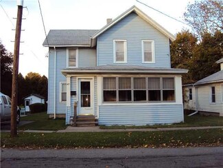 47 Montezuma St, Lyons, NY 14489