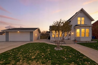 907 W State St, Marshalltown, IA 50158