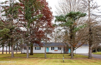 19350 Luckey Rd, Pemberville, OH 43450