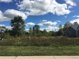 5949 Southwood Dr, South Lockport, NY 14094