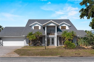 318 Oakwood Cir, Englewood, FL 34223