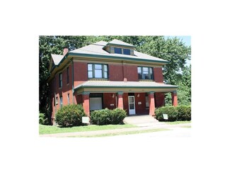 1821 Jules St, Saint Joseph, MO 64501