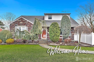 26 Henley St, Woodbridge, NJ 07095