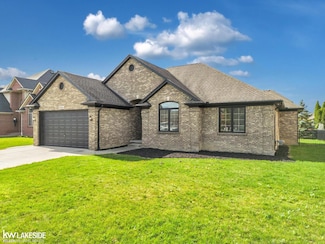 45431 Pentwater Dr, Macomb, MI 48044