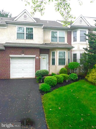 202 Victoria Ct, Maple Glen, PA 19002