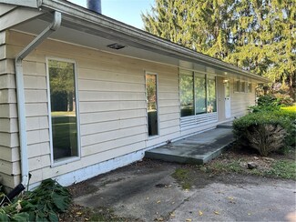 336 E Maitland Ln, New Castle, PA 16105