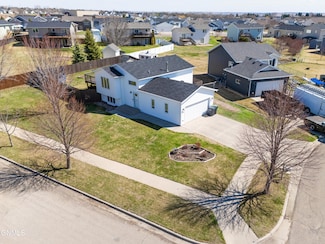 4608 40th Ave NW, Mandan, ND 58554