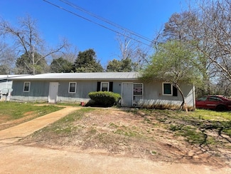 105 Town Creek Cir, Americus, GA 31709