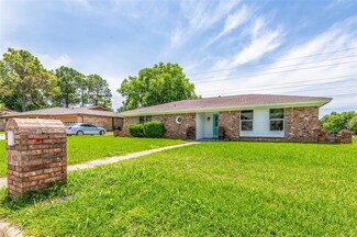 621 Lewis Dr, Hurst, TX 76054