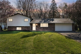 6677 Ridge Plaza Dr, North Ridgeville, OH 44039