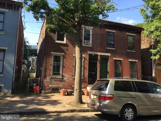 204 Elm St, Camden, NJ 08102