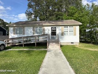 112 Poplar St, Wallace, NC 28466