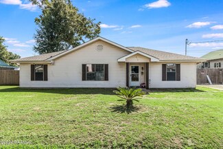 815 6th St, Rayne, LA 70578