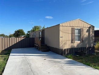 907 E De la Rosa St, Del Rio, TX 78840