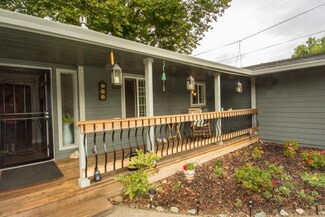2824 Freebridge St, Redding, CA 96001