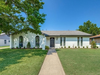 1718 Crescent Dr, Sherman, TX 75092
