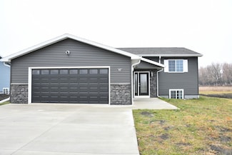 1677 Cecilee St, Worthington, MN 56187