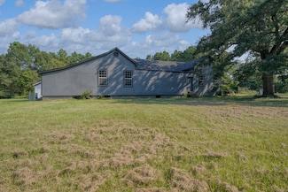 2071 W Point Tap Rd, Palestine, TX 75803