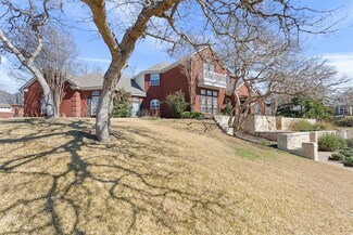 426 Riverview Dr, Woodway, TX 76712