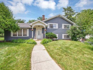 5 Meisinger Ln, Naperville, IL 60540