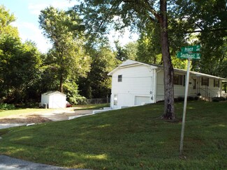 2925 E Southeast Cir, Springfield, MO 65802
