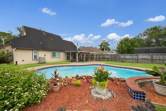 730 S Illinois Ave, League City, TX 77573