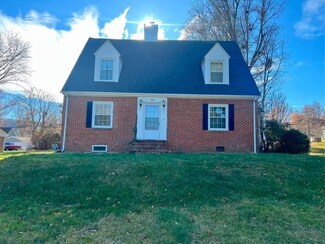 1042 Lyndhurst Rd, Waynesboro, VA 22980