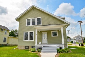 602 E 3rd St, Vinton, IA 52349
