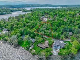 1205 Riverside Drive N, North Hudson, WI 54016