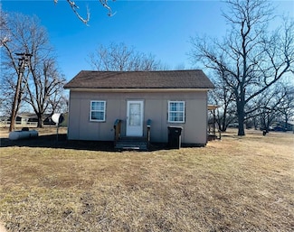 1383 Railroad St, Chetopa, KS 67336