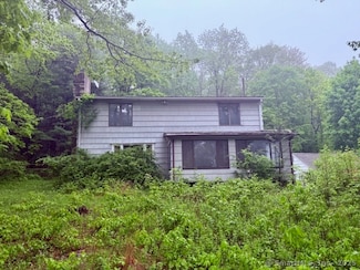 31 Jackson Dr, Trumbull, CT 06611
