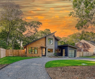 17 Heather Dr, Remsenburg-Speonk, NY 11960