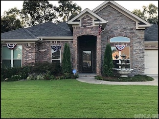 18 Congressional Dr, Little Rock, AR 72210