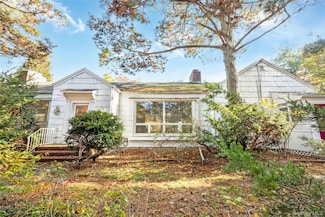 5 Bagatelle Rd, Dix Hills, NY 11746