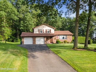 23 Tokay Ln, Schenectady, NY 12309