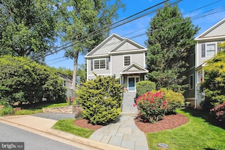 2371 N Edgewood St, Arlington, VA 22207