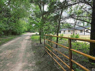 3985 43rd St, Meriden, KS 66512