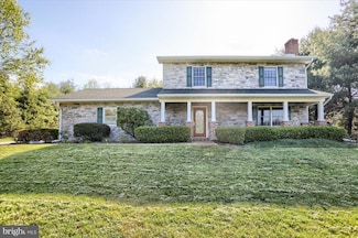 6 Dunover Ct, Hummelstown, PA 17036