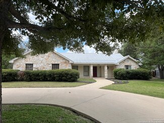 1622 Continental Dr W, Pleasanton, TX 78064