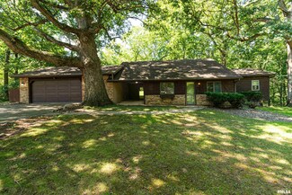 2714 Sheridan Rd, Pekin, IL 61554
