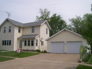 212 High St, Nichols, IA 52766