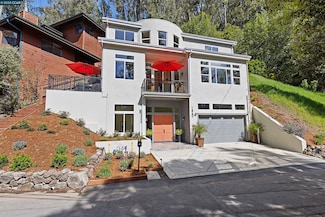 1860 Arrowhead Dr, Oakland, CA 94611