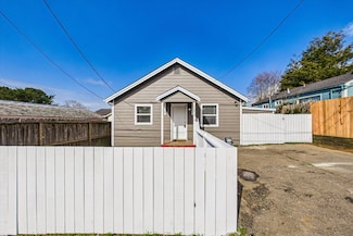 1273 Howard St, Eureka, CA 95503