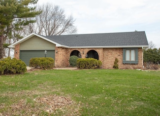 1306 Olympic Dr, Waterloo, IA 50701