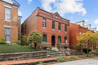 1221 Mackay Place, Saint Louis, MO 63104