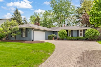 228 Pembroke Rd, Naperville, IL 60540