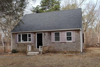 49 Pin Oak Cir, Vineyard Haven, MA 02568