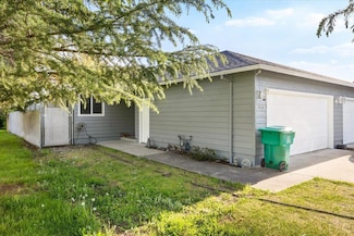 409 Crystal Dr, Eagle Point, OR 97524