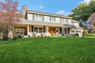 2300 Tomahawk Rd, Mission Hills, KS 66208